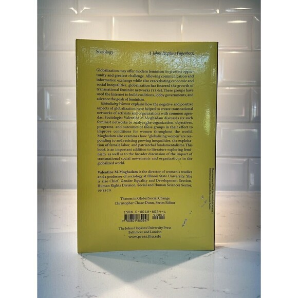 Globalizing Women by Valentine M. Moghadam - Picture 2 of 4